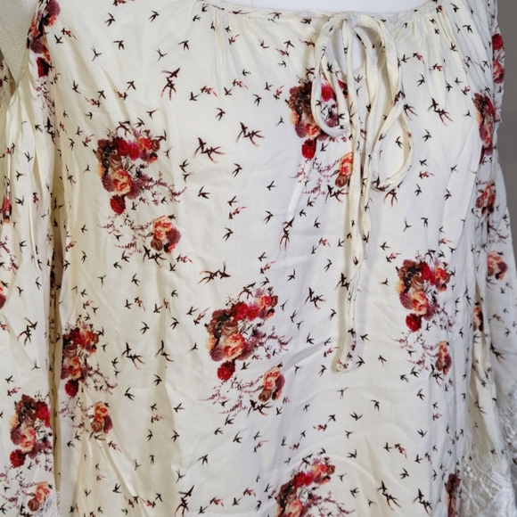 i Jeans by Buffalo Size Sm Cold Shoulder Sheer Lace Hem Floral Top Blouse - Picture 6 of 12